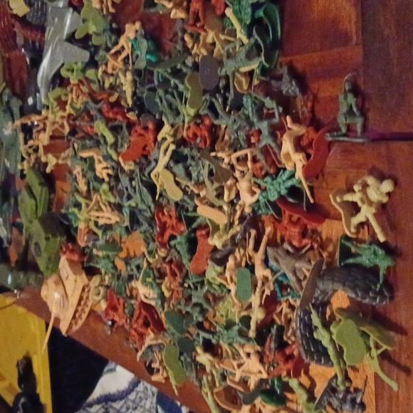Huge 260 ARMY MEN 9 ARMY VEHICLES/PLANES /HELICOPTERS/extras - Picture 7 of 12